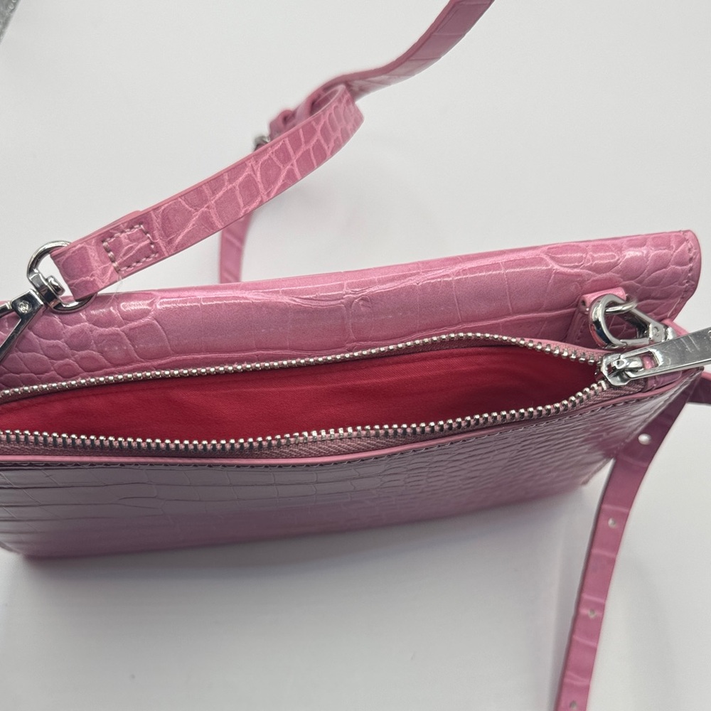 💖 Urban Outfitters Pink Croc-Embossed Crossbody Bag – Trendy & Chic 💖 - Picture 6 of 6